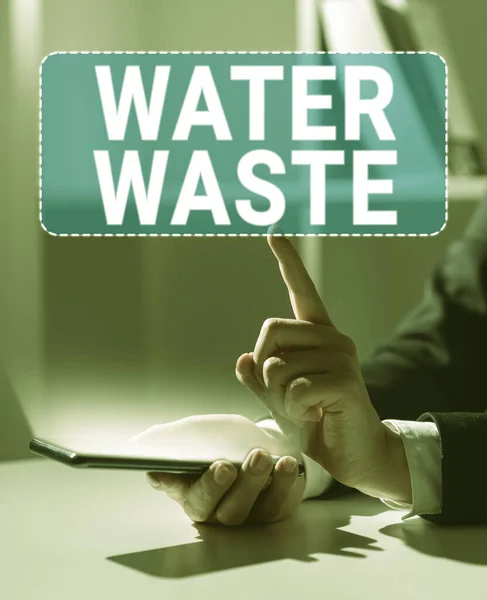 産業プロセスの一部として使用されている水廃棄物 ビジネスアプローチの液体のインスピレーションを示すテキスト — ストック写真