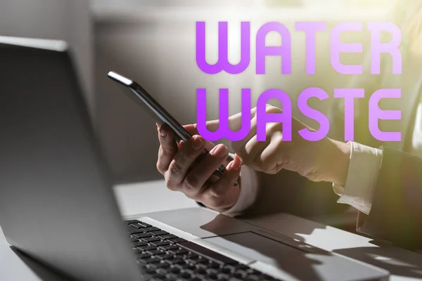 産業プロセスの一部として使用されているテキスト水の廃棄物 インターネットの概念液体を表示する書き込み — ストック写真