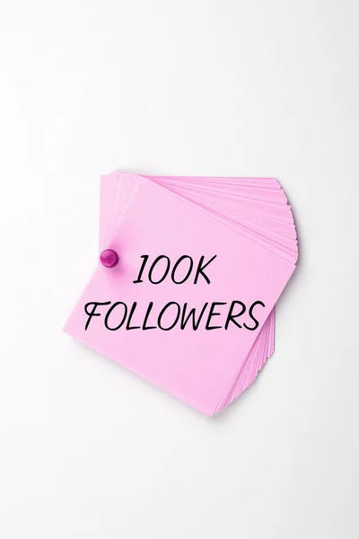 Έννοια Λεζάντα 100K Followers Λέξη Για Τον Αριθμό Των Ατόμων — Φωτογραφία Αρχείου