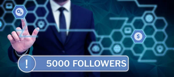 Konzeptionelle Anzeige 5000 Follower Geschäftsübersicht Anzahl Der Personen Die Jemandem — Stockfoto