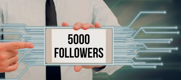 Konceptuální Titulek 5000 Následovníků Konceptuální Foto Počet Jednotlivců Kteří Následují — Stock fotografie