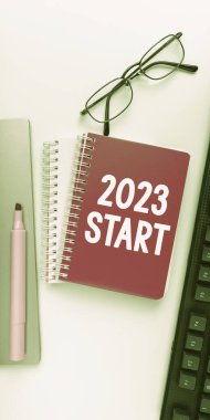 2023 Start, Business konseptini gösteren bir tabela. Geçen yılki olayları anımsıyor. Ana eylemler veya iyi programlar