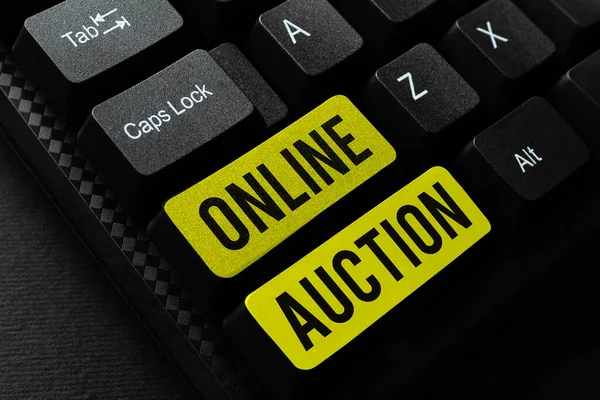 Online Auction 텍스트 상품이나 서비스를 온라인으로 구매하고 판매하는 프로세스 — 스톡 사진