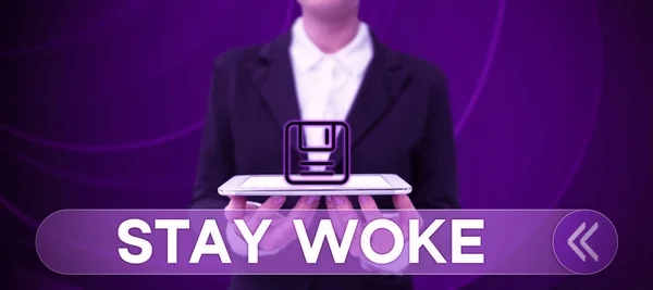 Sign Exibindo Stay Woke Foto Conceitual Estar Ciente Seus Arredores — Fotografia de Stock