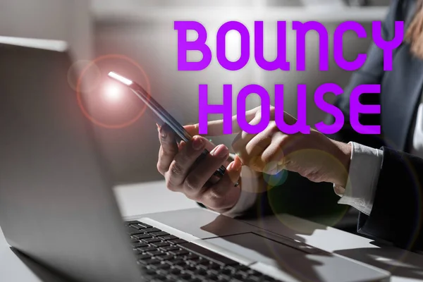 Znak Tekstowy Pokazujący Bouncy House Koncepcja Biznesowa Zautomatyzowany Program Uruchamiany — Zdjęcie stockowe
