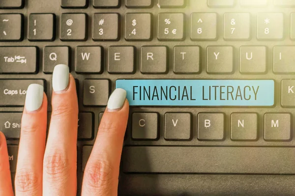 금융읽고 쓰기에 영감을 어떻게 작용하는지에 이해와 지식을 — 스톡 사진