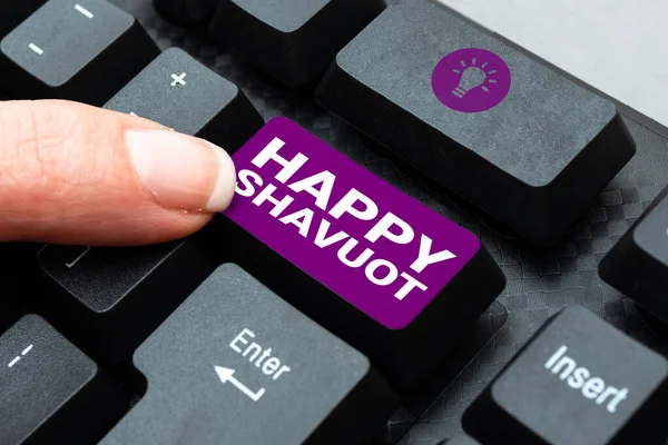 Sinal Texto Mostrando Feliz Shavuot Business Vitrine Feriado Judaico Comemorando — Fotografia de Stock