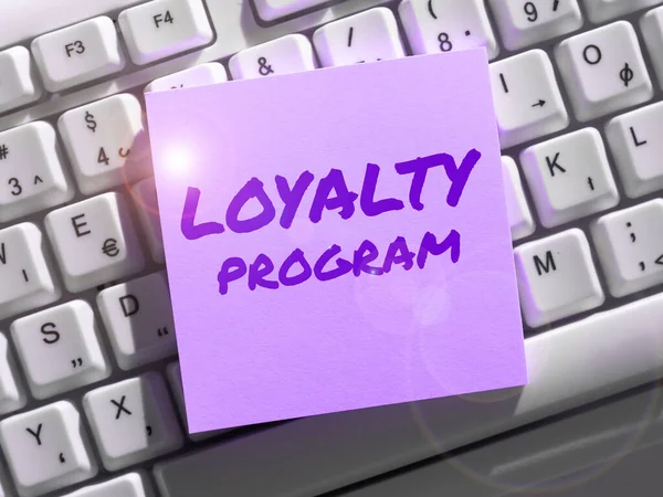 Текстовый Знак Показывающий Программу Лояльности Маркетинговые Усилия Концепции Интернета Которые — стоковое фото