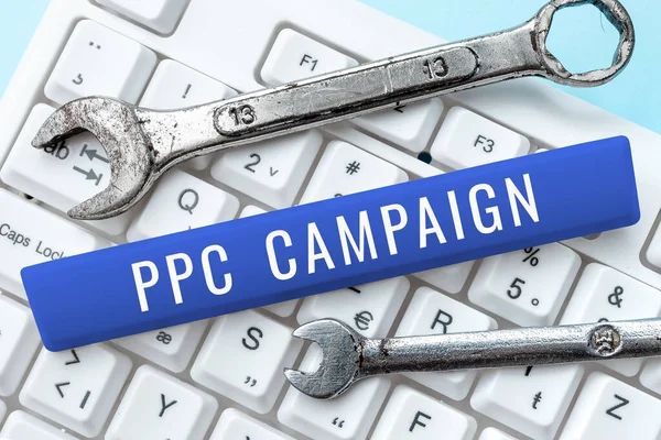 Ppcキャンペーンを示すテキストサイン ビジネス概要は 彼らの製品やサービスを促進するためにPpcを使用 — ストック写真