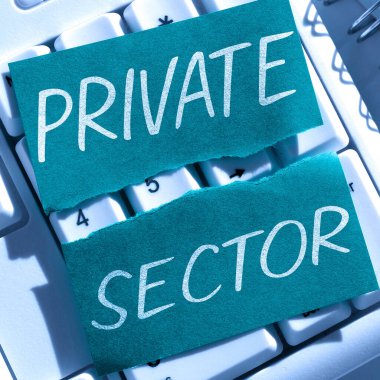 El yazısı imzası Özel Sektör, İşletme fikri hükümetin sahip olmadığı ya da kontrol edemediği bir ekonominin parçası.