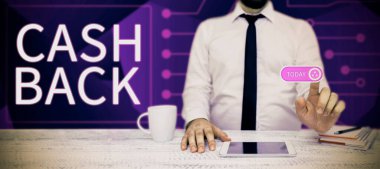 El yazısı Cash Back, iş yaklaşımı alıcılara nakit olarak alabilecekleri bazı ürünler sunuyor.
