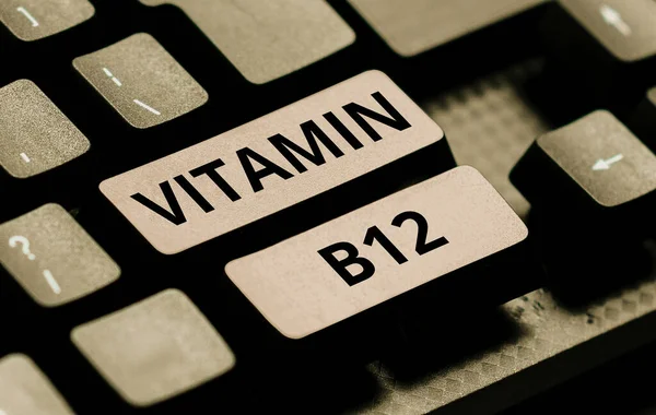 ビタミンB12を示すテキスト記号 ビジネスは 特定の酵素の作業に不可欠な物質のグループを紹介します — ストック写真