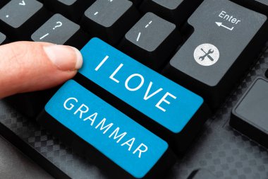 İlham kaynağını gösteren metin Dilbilgisini, İnternet kavramını hayran olunan sistem ve dilin yapısı