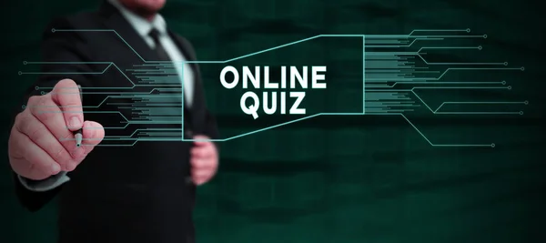 온라인 Online Quiz 인터넷 컨셉트 Internet Concept Game 인터넷에 게시되는 — 스톡 사진
