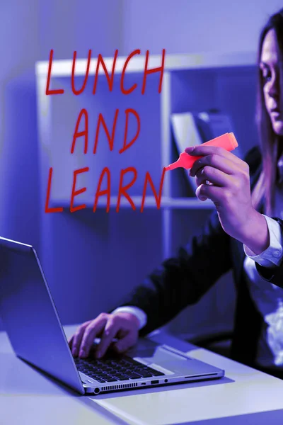 昼食を表示し 学ぶ署名 ビジネスアプローチ食事を持っていると教育学習のための動機を勉強食べる — ストック写真
