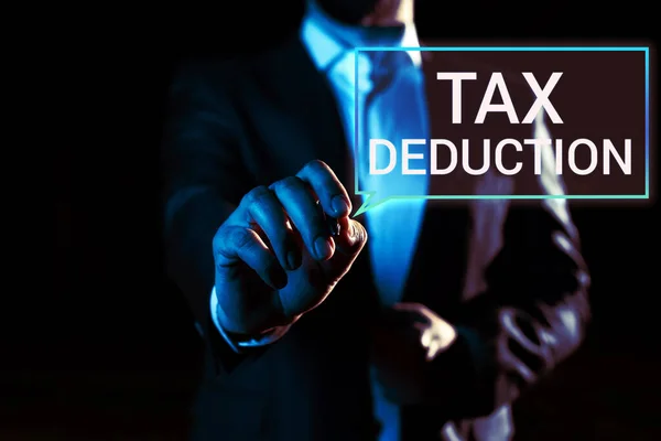 문자를 표시하는 Tax Deduction 세금을 계산하기 소득에서 의미하는 — 스톡 사진
