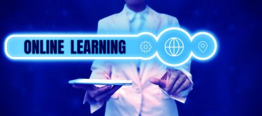 Çevrimiçi Öğrenme, İş Vitrini Larning 'i İnternet ve bilgisayar yardımıyla gösteren bir tabela