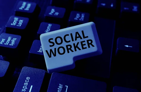 介绍社会工作者 来自收入不足或没有收入的国家人员的商业概念援助的文字说明 — 图库照片
