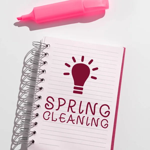 テキストを表示する書き込み春のクリーニング インターネットの概念の練習春に徹底的に家を掃除 — ストック写真