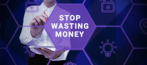 Отображение Знака Stop Wasting Money Business Overview Advicing Person Group — стоковое фото