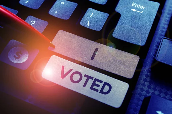 Ручной Знак Проголосовал Интернет Концепция Указание Выбора Между Двумя Кандидатами — стоковое фото