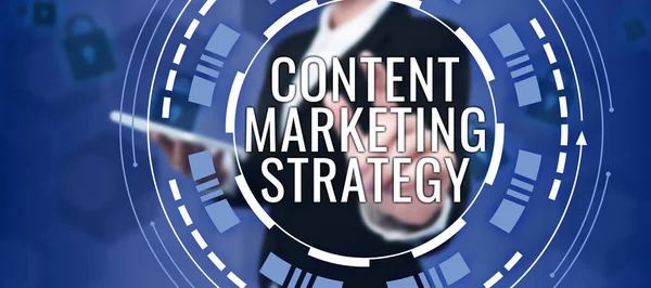 글쓰기 콘텐츠 마케팅 온라인 고객에게 콘텐츠를 배포하는 컨셉트 — 스톡 사진