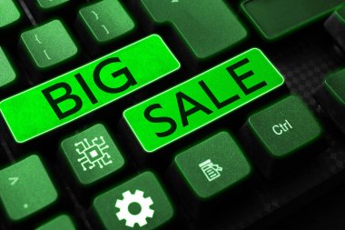 El yazısı tabelası Big Sale, Business Showcase ürünleri yüksek indirimli satışa çıkarıyor.