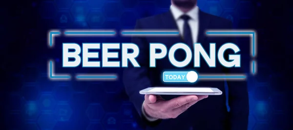 Concepeption Caption Beer Pong 맥주가 게임을 가리키는 튀기거나 탁구를 던지는 — 스톡 사진