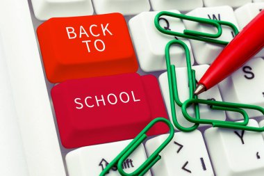 Okula Dönüş, İşletme Fikri Yeni Öğretmenler Arkadaş Üniformaları Tanıtım Ücreti Kitabı