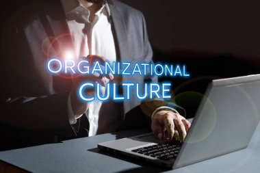 Organizasyonel Kültürü sunan metin başlığı, İş genel bakış insanların gruplar arasındaki etkileşimlerini inceler