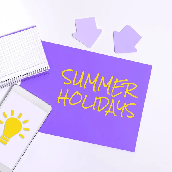 概念的なキャプション夏休み 夏休みの間に休暇に書かれた言葉学校の休日や休憩 — ストック写真