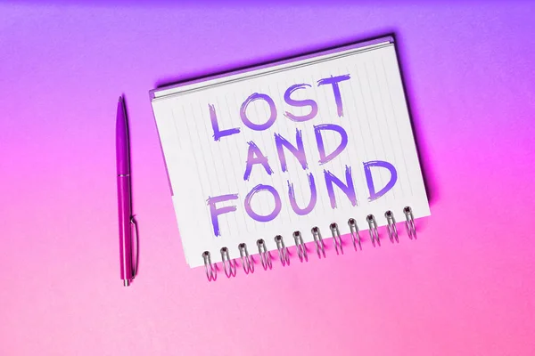 Textový Nápis Ztraceno Nalezeno Obchodní Přehled Místo Kde Můžete Najít — Stock fotografie
