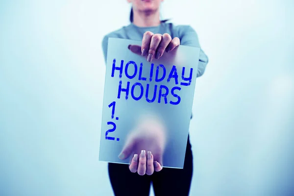従業員が高い日に仕事を受け取る休暇時間 概念的なフォトボーナスの支払いを表示するサイン — ストック写真