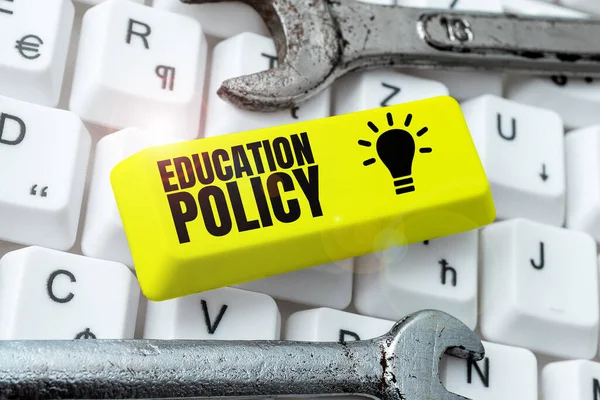 展示教育政策的标志 涉及教学方法的概念摄影研究领域 — 图库照片