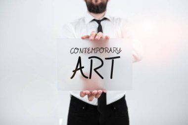 Gelişmekte olan dünyadan etkilenen canlı sanatçılar tarafından yapılan Çağdaş Sanat ve İnternet Konseptini gösteren tabela