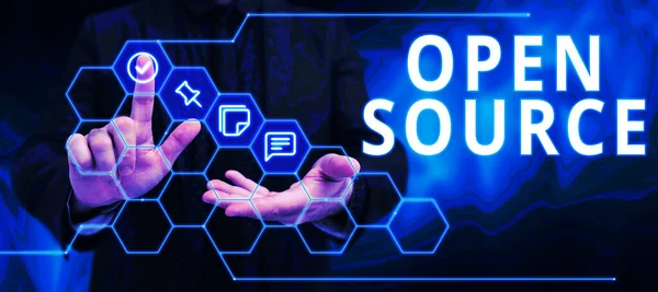 オープンソースを紹介するテキストキャプション 元のソースコードを自由に利用できるビジネスアイデアの表示ソフトウェア — ストック写真