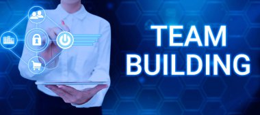 Sosyal ilişkileri geliştirmek için kullanılan ilhamlı ekip oluşturma, kavramsal fotoğraf tiplerini gösteren metin