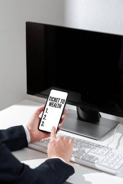 Zenginliğe Bilet, Çarkıfelek Sözcüğü Başarılı ve parlak geleceğe Geçiş