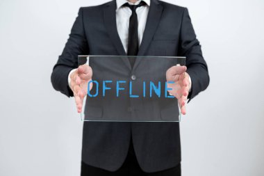 İlhamı Çevrimdışı gösteren metin, bilgisayara ya da harici ağa doğrudan bağlı olmayan Sözcük