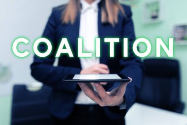 Belirgin parti, şahıs veya devletlerden oluşan geçici bir ittifak üzerine yazılmış İşaret Koalisyonu, Sözcük İlham