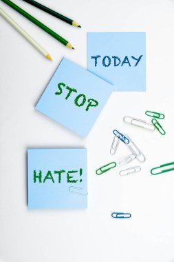 Metin başlığı: Nefret Etmeyi Durdur, İş Gösterisi Diğerlerine yönelik agresif baskı ve sindirmeyi önle