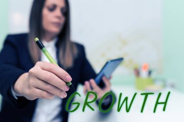 El yazıları büyür, iş kavramı gelişir, büyür ve yaşlanır.