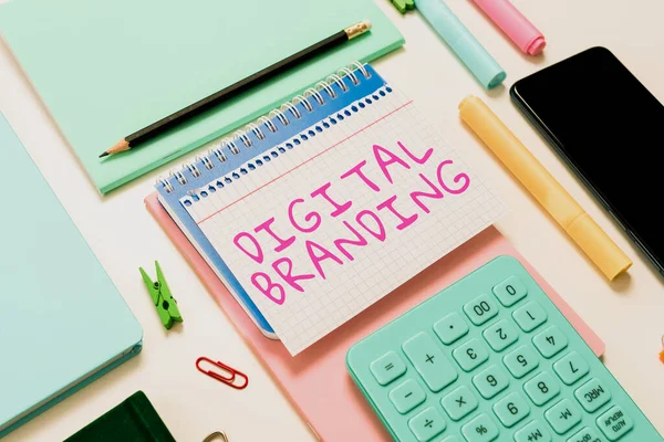 Текстовий Знак Показує Digital Branding Комбінація Бізнес Ідей Інтернет Брендингу — стокове фото
