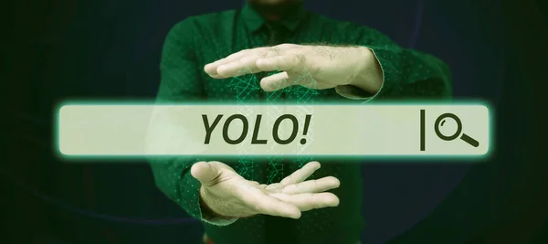 Sign Exibindo Yolo Internet Concept Significa Você Vive Uma Vez — Fotografia de Stock