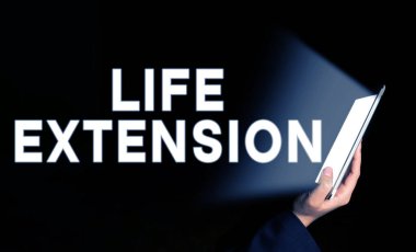 Yaşam Uzantısı 'nı gösteren bir tabela, aynı türden çalışmalara daha uzun süre devam edebilen bir iş gösterisi