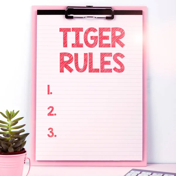 타이거 Tiger Rules Concept Means Willpower Personal Strength Resistance Imperial — 스톡 사진