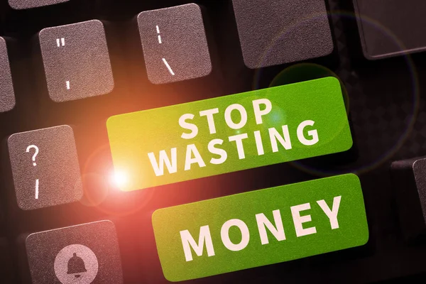 Para ve iş kavramını israf etmeyi bırakın yazan metin işareti, kişi veya gruba kaydetmeye başlamalarını ve akıllıca kullanmalarını tavsiye ediyor