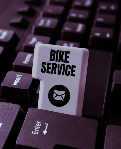 Yazısı Motosiklet Servisi Konsepti Temizlik Iyi Durumda Tutmak Için Bisiklet — Stok fotoğraf