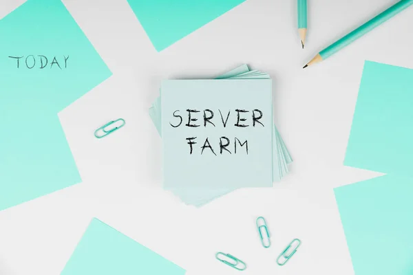 Sinal Texto Mostrando Server Farm Business Mostra Grupo Computadores Atuando — Fotografia de Stock