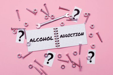 Metin Alkol Bağımlılığını gösteren yazılar, sık ve aşırı alkol tüketimiyle karakterize edilen iş şovu